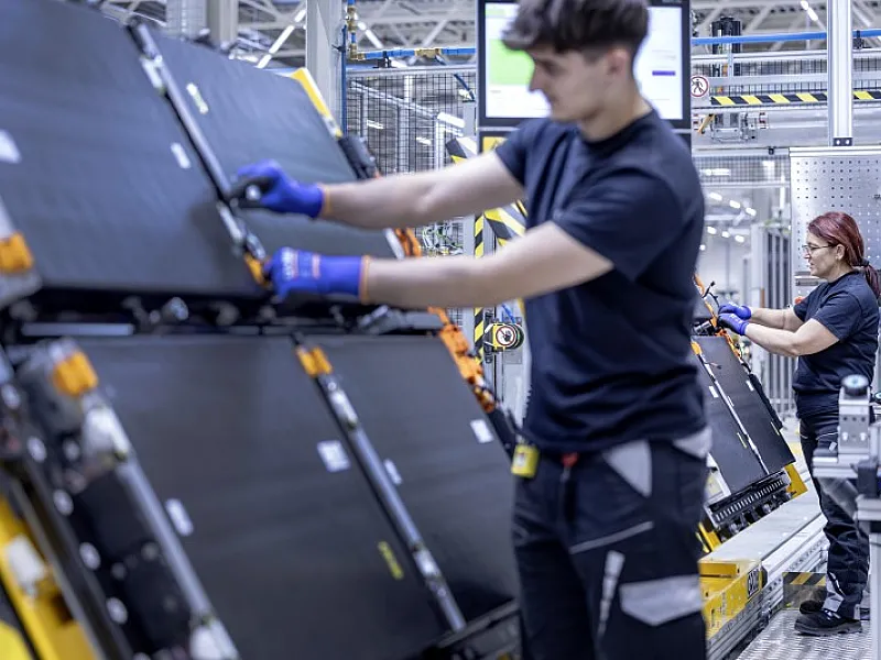 Mercedes-Benz está a expandir a sua fábrica de Kecskemét, na Hungria, e a iniciar a produção do novo Classe C elétrico - imagem 4