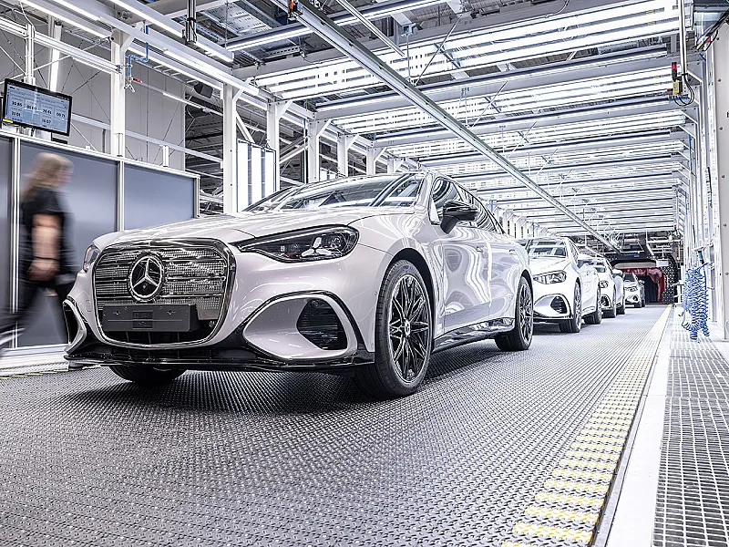 Mercedes-Benz está a expandir a sua fábrica de Kecskemét, na Hungria, e a iniciar a produção do novo Classe C elétrico - imagem 1