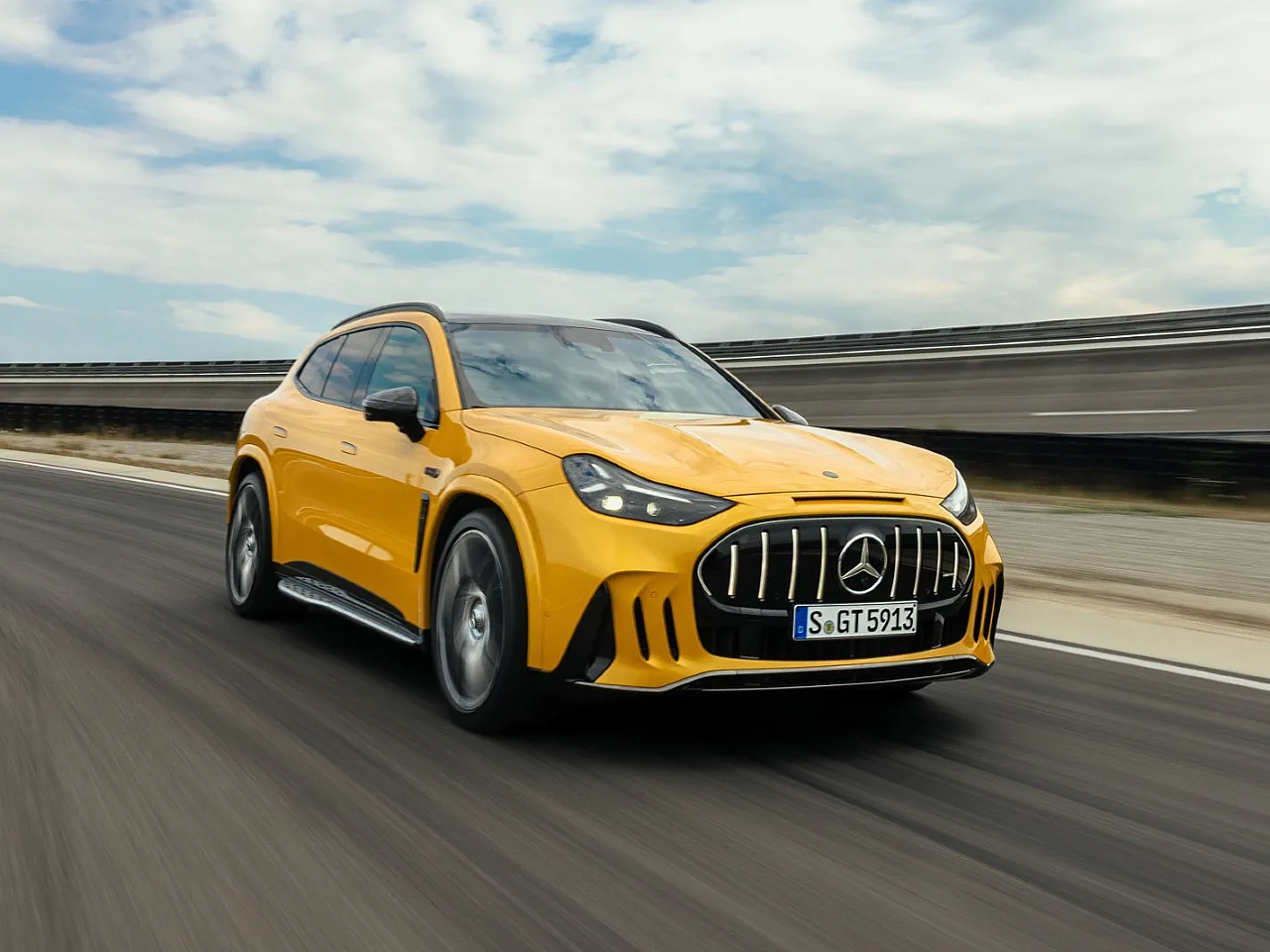 O novo Mercedes-AMG GT 53 SUV já está disponível para encomenda